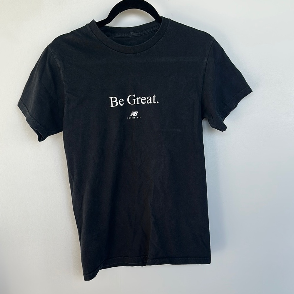 New Balance Kawhi Black Short Sleeve Tee ‘Be Great’ (S)